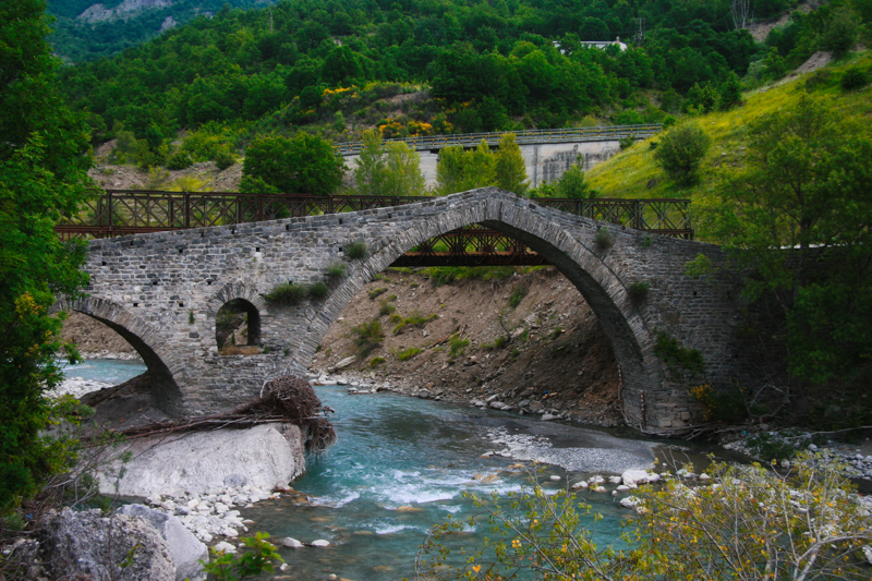 Ανακαλύψτε την ομορφιά των γεφυριών της Κόνιτσας και της Ζέρμας