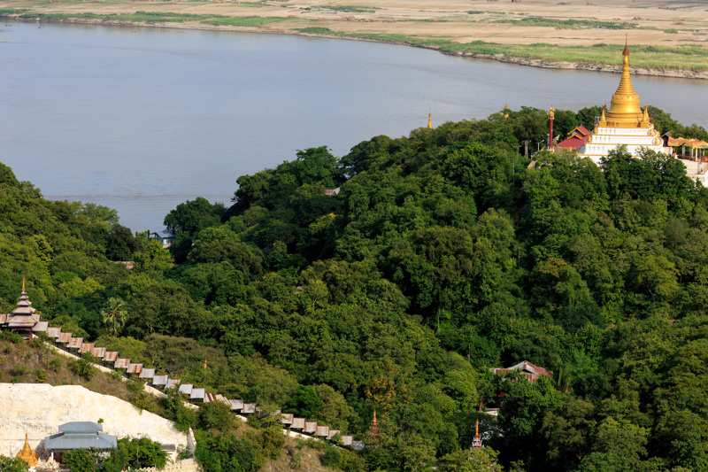 Η επιβλητική παγόδα Soon Oo Ponya Shin 