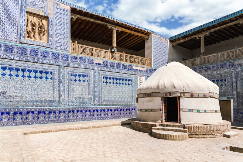 ΧΙΒΑ (ξενάγηση, παράσταση ακροβατών) 