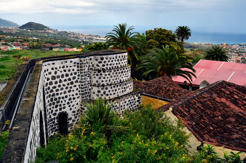 Οροτάβα: Περίτεχνα μπαλκόνια και φυσική ομορφιά