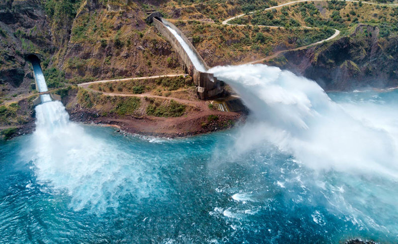 Το εντυπωσιακό φράγμα και η λίμνη Νουρέκ 