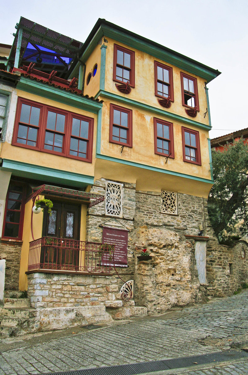 Περπατήστε στην παλιά πόλη της Καβάλας 