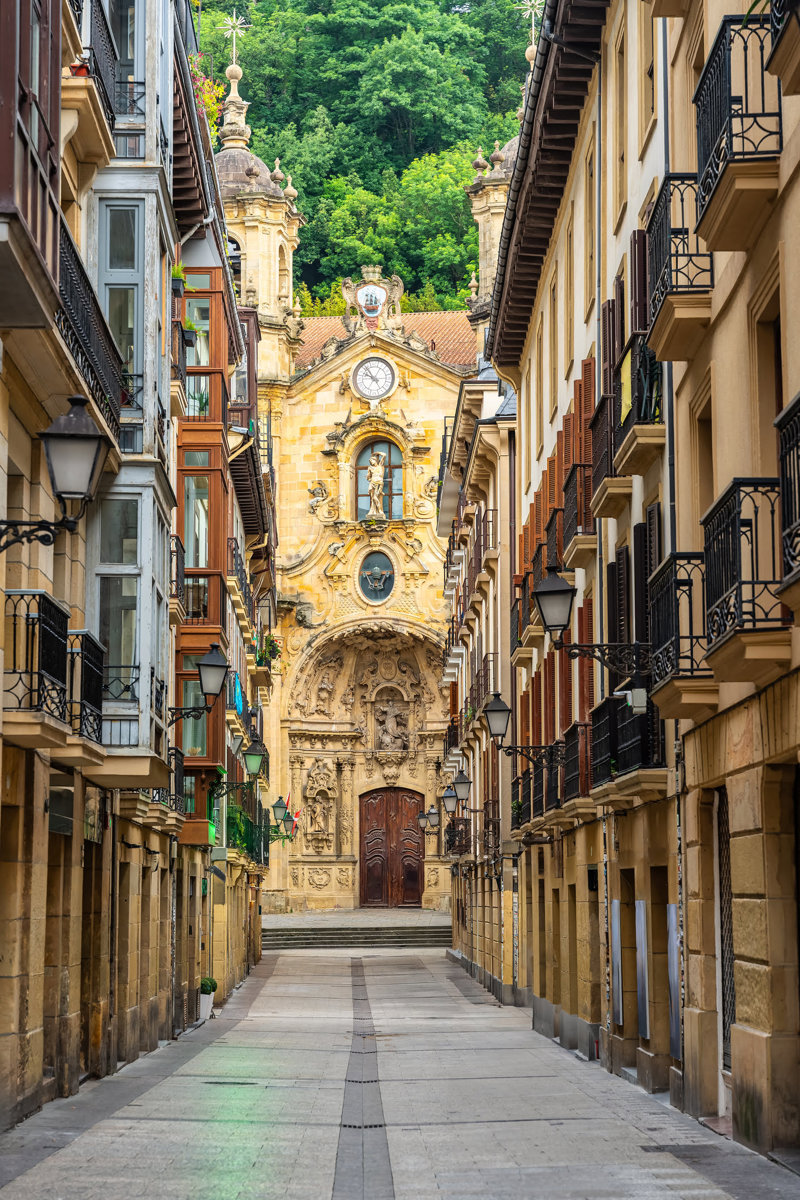 Με Έλληνα αρχηγό & τοπικούς ξεναγούς