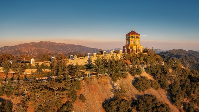 Θα επισκεφτούμε τον τάφο του Αρχιεπισκόπου Μακαρίου Γ'