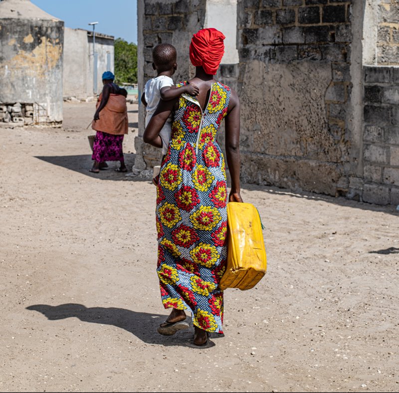 Επίσκεψη σε απομονωμένες φυλές 