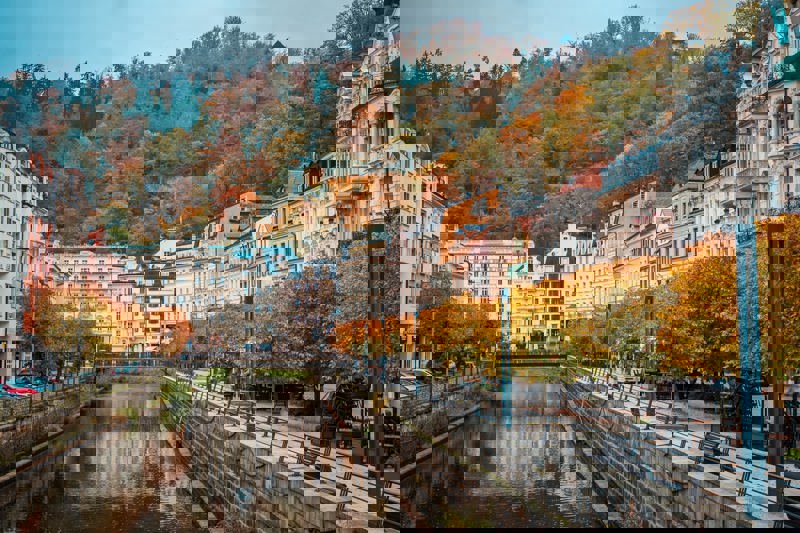 ΠΡΑΓΑ - ΚΑΡΛΟΒΥ ΒΑΡΥ - ΠΡΑΓΑ 