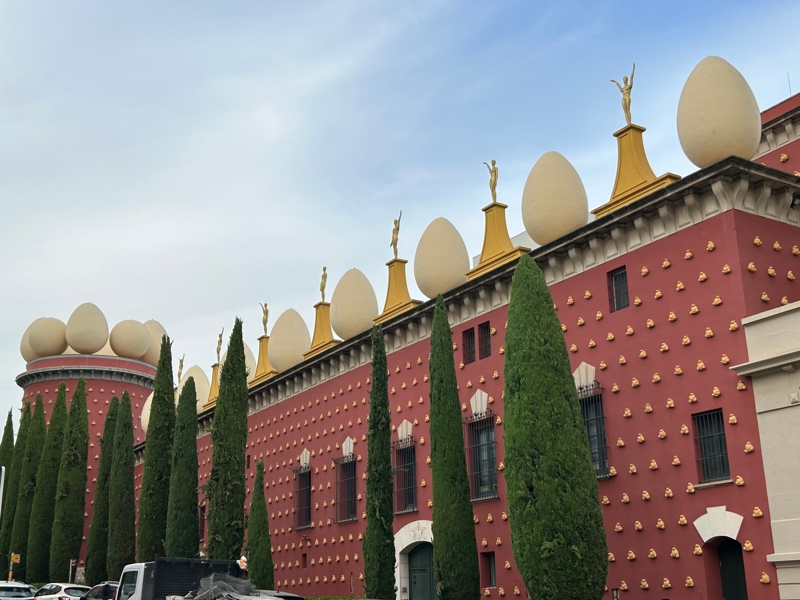 Επίσκεψη στη γραφική πόλη Φιγκέρες