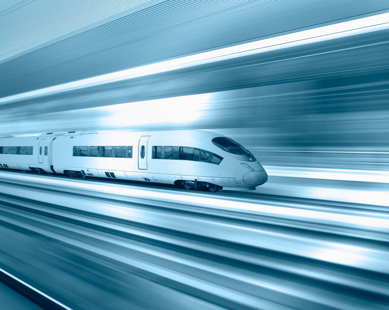 Kάνουμε δύο διαδρομές με το τρένο-βολίδα 