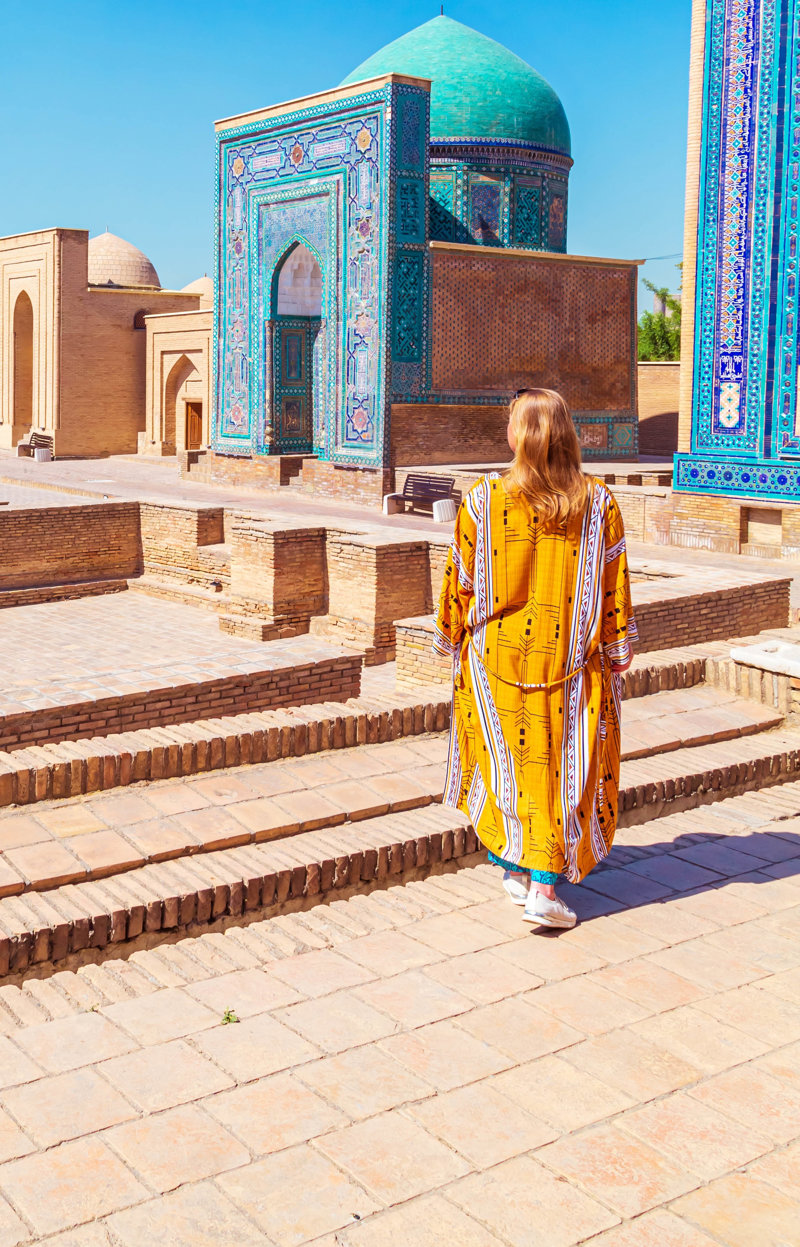 Παρακολουθούμε θεατρική και φολκλορική παράσταση 