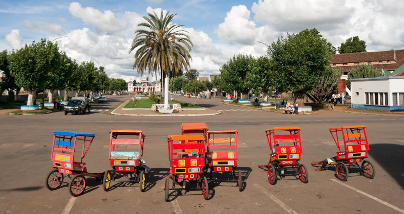 Περιηγούμαστε με τρίκυκλο στην Αντσιράμπε