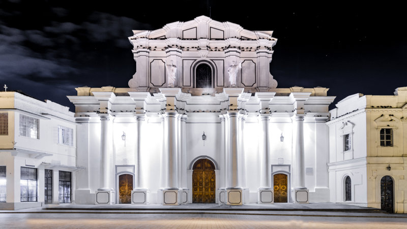 Διαμένουμε και ξεναγούμαστε στην Ποπαγιάν