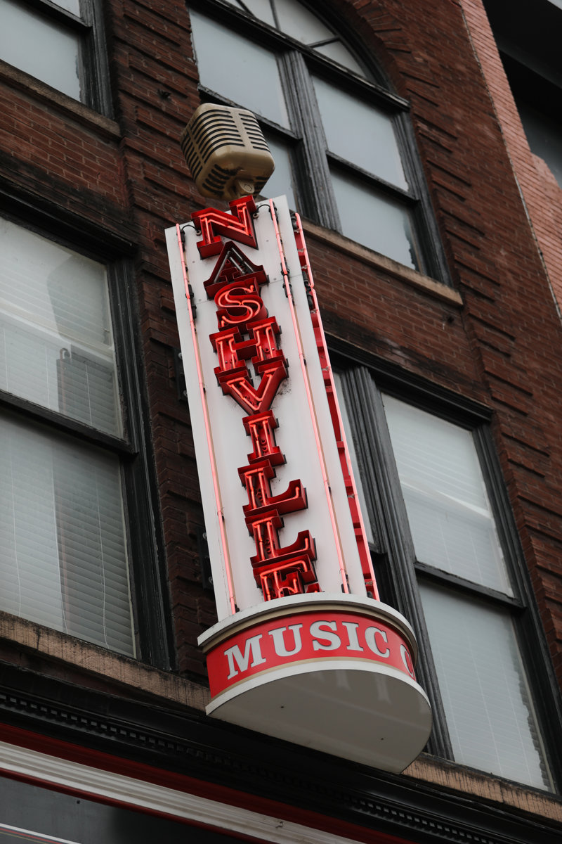 STUDIO B: Διεισδύουμε στο εμβληματικό στούντιο