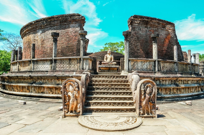 Eπισκεπτόμαστε την Πολονναρούβα