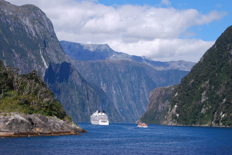 Στο Φιόρντλαντ και στα Στενά Μίλφορντ