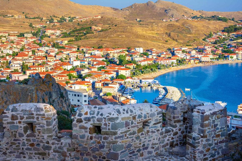 Γνωριμία με τη Μύρινα