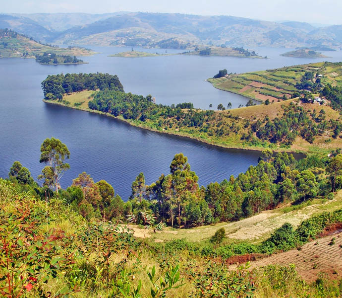 Κάντε βαρκάδα στη λίμνη Bunyonyi 