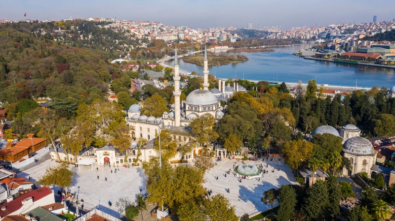 Check-out, βόλτα με καραβάκι στον Κεράτιο Κόλπο, ιστορικός λόφος Pierre Lotti, Πανόραμα στην «Επτάλοφη Πόλη», μεταφορά στον αεροδρόμιο, πτήση επιστροφής