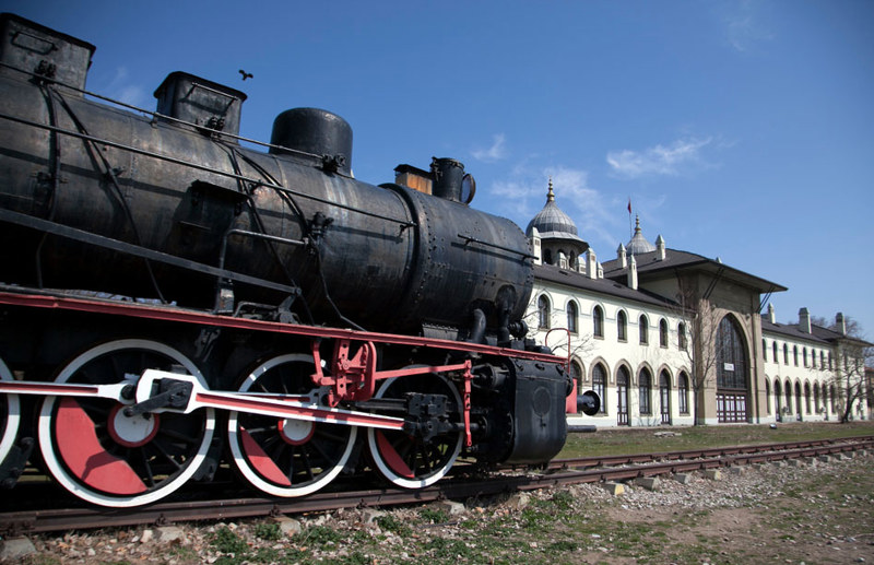 Σιδηροδρομικός σταθμός του Οριάν Εξπρές, Κάραγατς