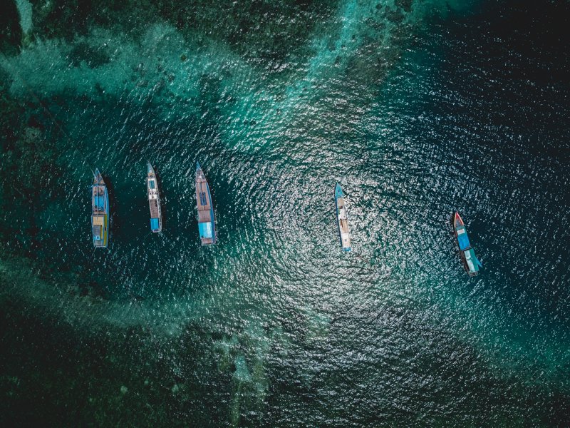 Γνωριμία με τα νησιά Αϋ, Ρουν και Νεϊλάκα