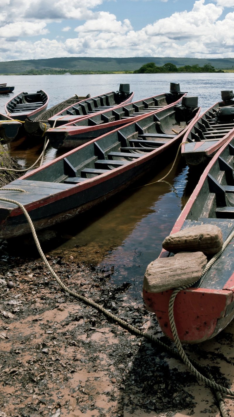 Βαρκάδα στη λίμνη Κανάιμα 