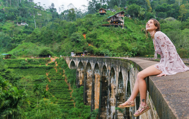 Έλλα - πεζοπορία και ηλιοβασίλεμα στην τοξωτή γέφυρα