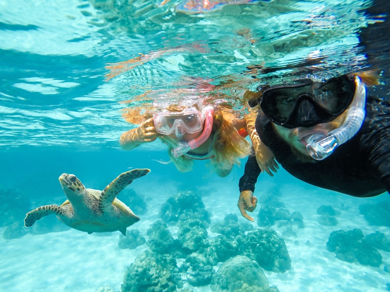Snorkeling σε υπέροχους βυθούς 