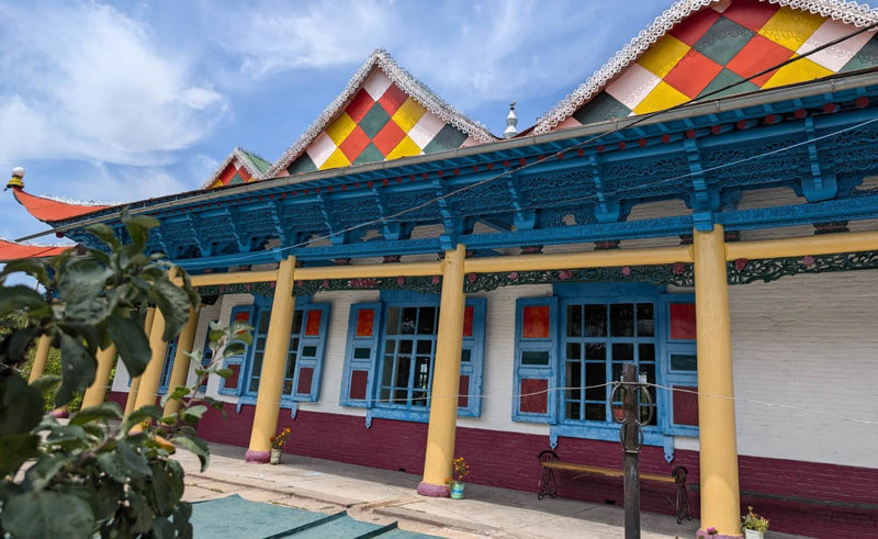 Η Καρακόλ και το χιονοδρομικό κέντρο 