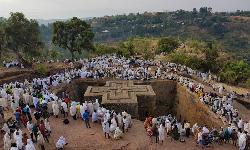 ΓΚΟΝΤΑΡ – ΠΤΗΣΗ ΓΙΑ ΛΑΛΙΜΠΕΛΑ: Εορτασμοί Παραμονής Χριστουγέννων  