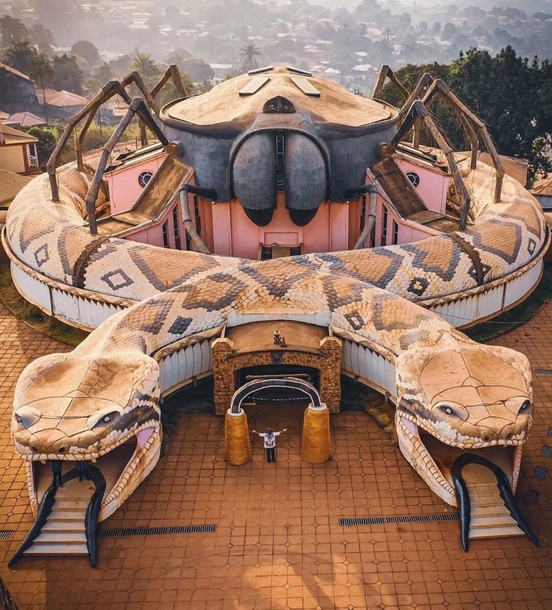 Επίσκεψη στο παλάτι του Φουμπάν