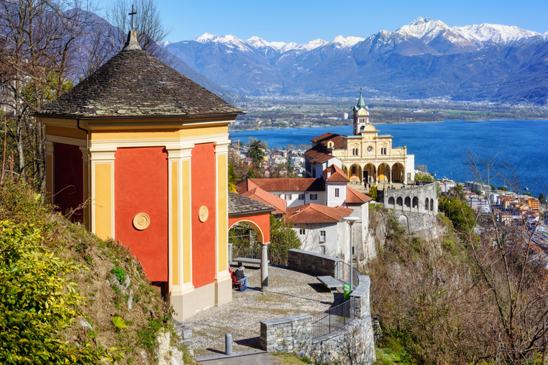 Η εκπληκτική θέα από την Madonna del Sasso in Orselina