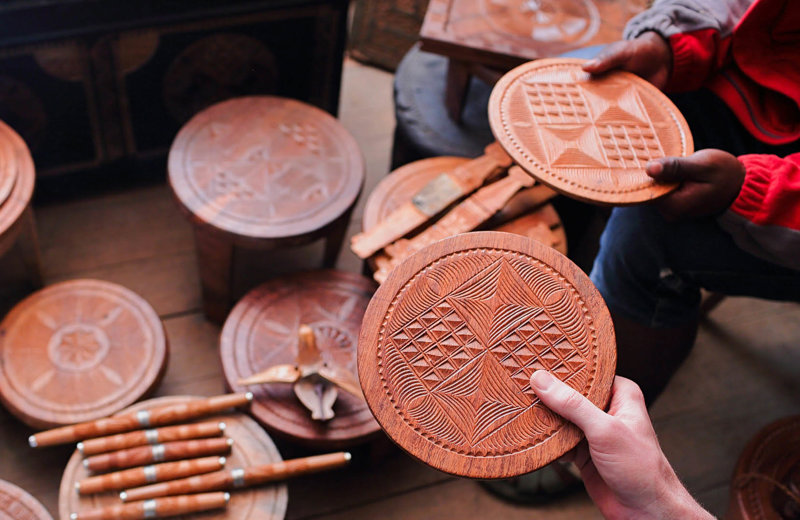 Κάνουμε στάση στην Αμποσίτρα των φημισμένων ξυλογλυπτών 