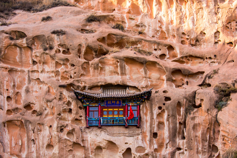 Πώς λαξεύτηκαν τα κτίσματα στα βράχια 