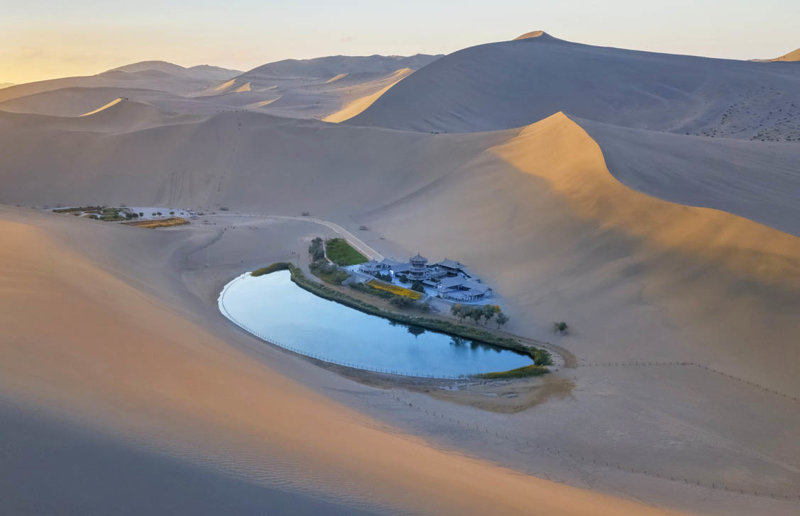 ΝΤΟΥΝΧΟΥΑΝΓΚ – ΜΙΝΓΚΣΑ (ΑΜΜΟΛΟΦΟΙ ΠΟΥ ΤΡΑΓΟΥΔΟΥΝ) – ΛΙΜΝΗ ΜΙΣΟΦΕΓΓΑΡΟ – ΣΠΗΛΑΙΑ ΜΟΓΚΑΟ – ΝΤΟΥΝΧΟΥΑΝΓΚ (ΔΡΟΜΟΣ ΤΟΥ ΜΕΤΑΞΙΟΥ)