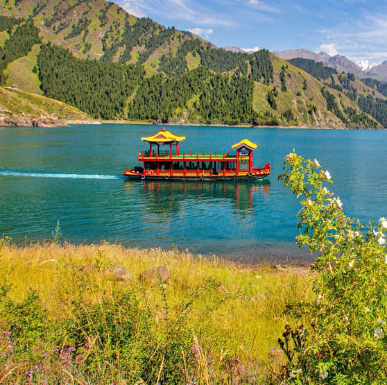 Κάντε βαρκάδα στη λίμνη Τσιαντσί