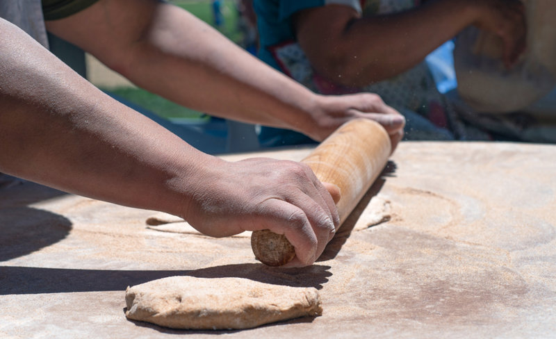 Ζύμωμα του ψωμιού lavash