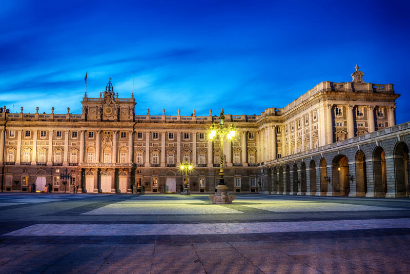 Τα βασιλικά ανάκτορα 