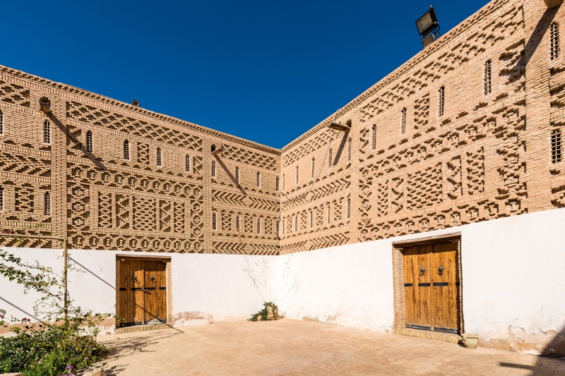 Γνωριμία με την Τοζέρ