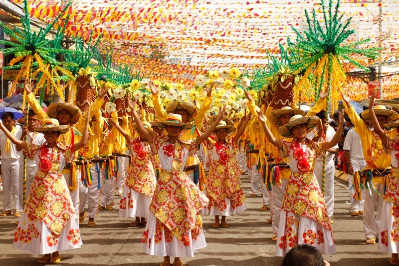 Το πολύχρωμο φεστιβάλ Σινουλόγκ στο Σεμπού