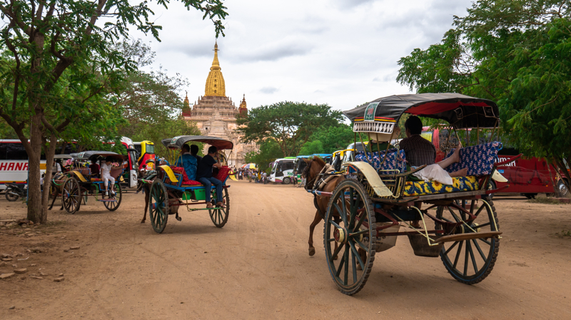 Βόλτα με άμαξα ανάμεσα σε ναούς