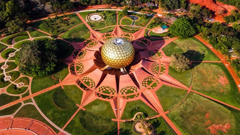 Επίσκεψη στο άσραμ Auroville