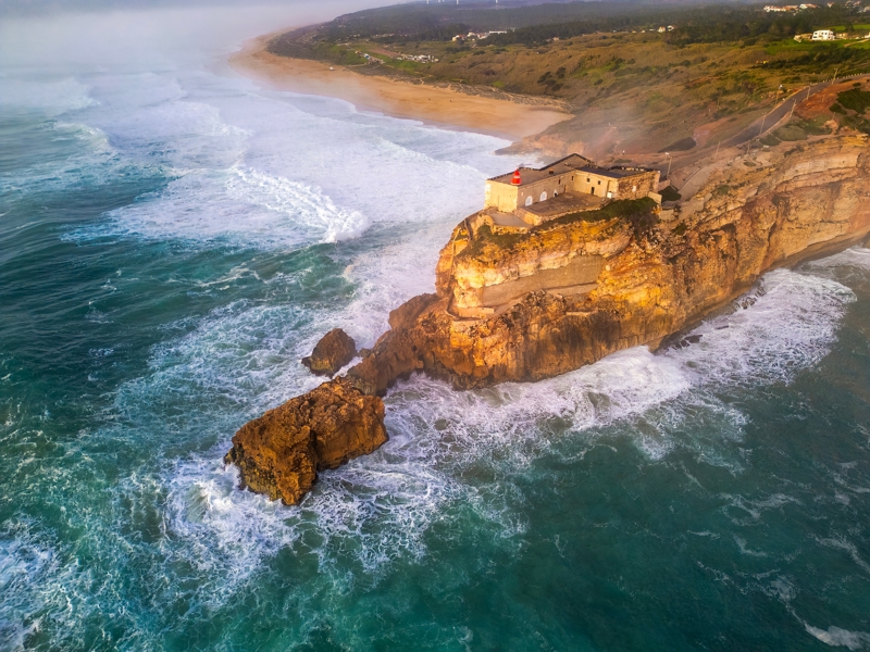 Γευθείτε θαλασσινά στο ψαροχώρι Ναζαρέ, με θέα στον Ατλαντικό