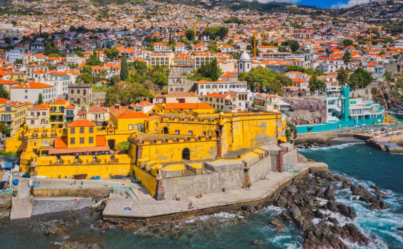 ΠΟΡΤΟ – ΦΟΥΝΤΣΑΛ  (πτήση & ξενάγηση ΜΑΔΕΡΑ)