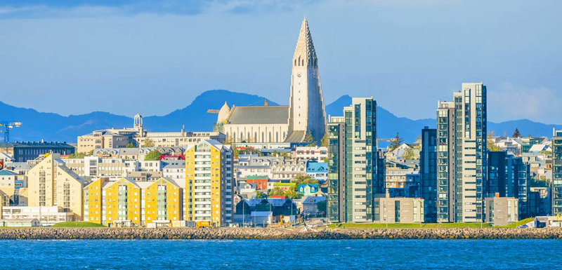 Το Ρέικιαβικ στις 64 μοίρες βόρειο πλάτος