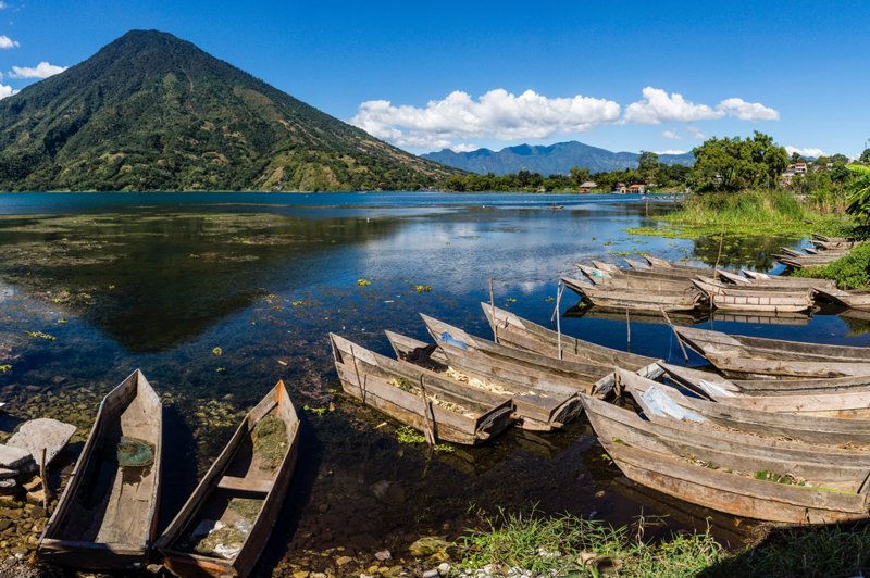 Tα γραφικά ψαροχώρια γύρω από τη λίμνη