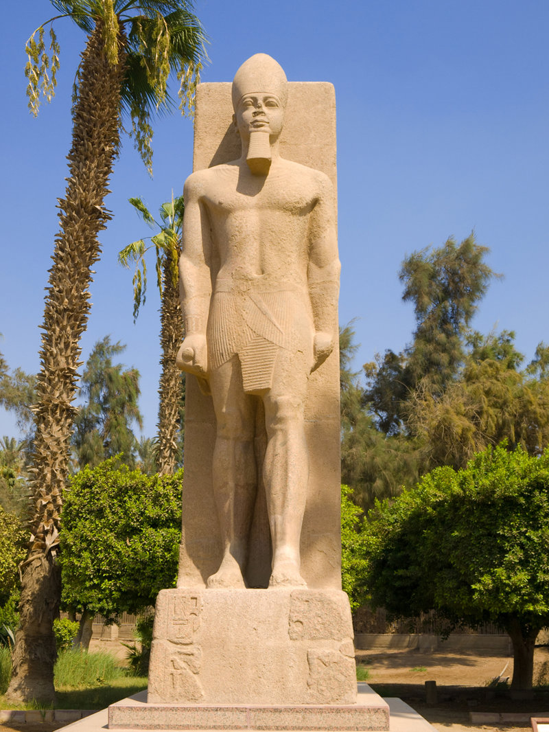 Επίσκεψη σε Μέμφιδα, Σακκάρα και Νταχσούρ