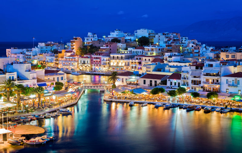 Άγιος Νικόλαος, νυχτερινή άποψη