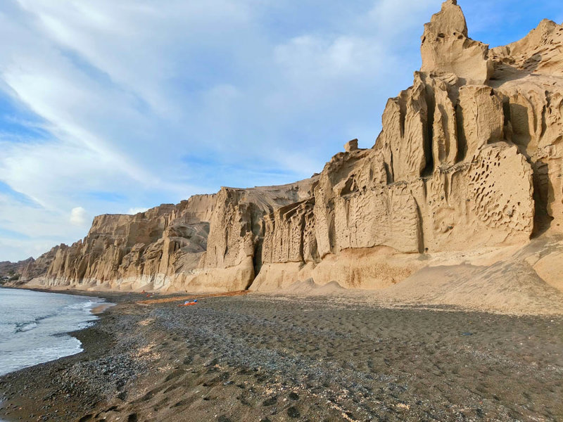 H Bλυχάδα με τα βράχια-γλυπτά