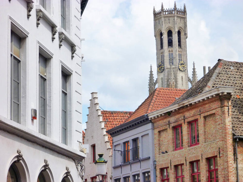 Η πόλη προς την παραμυθένια Μπρυζ και τις Βρυξέλλες