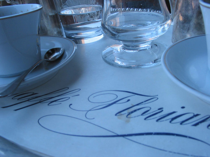 Απολαύστε το απεριτίφ σας στο εμβληματικό καφέ Φλοριάν στη Βενετία