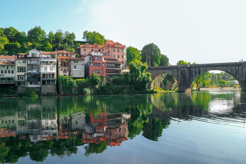 Περιηγηθείτε στην κουκλίστικη πόλη Αμαράντε